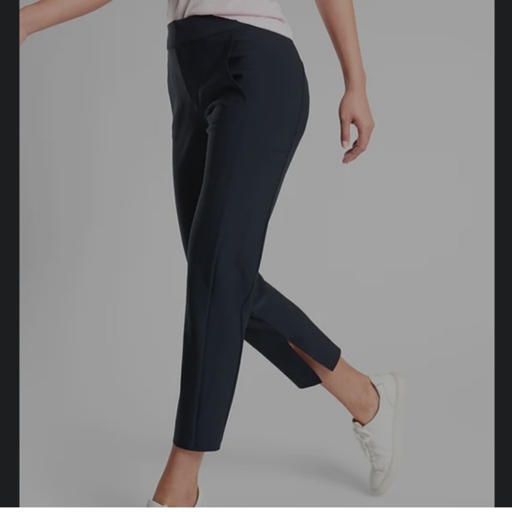 Women’s ATHLETA Stellar Crop Trouser- Navy. Size 4 Tall